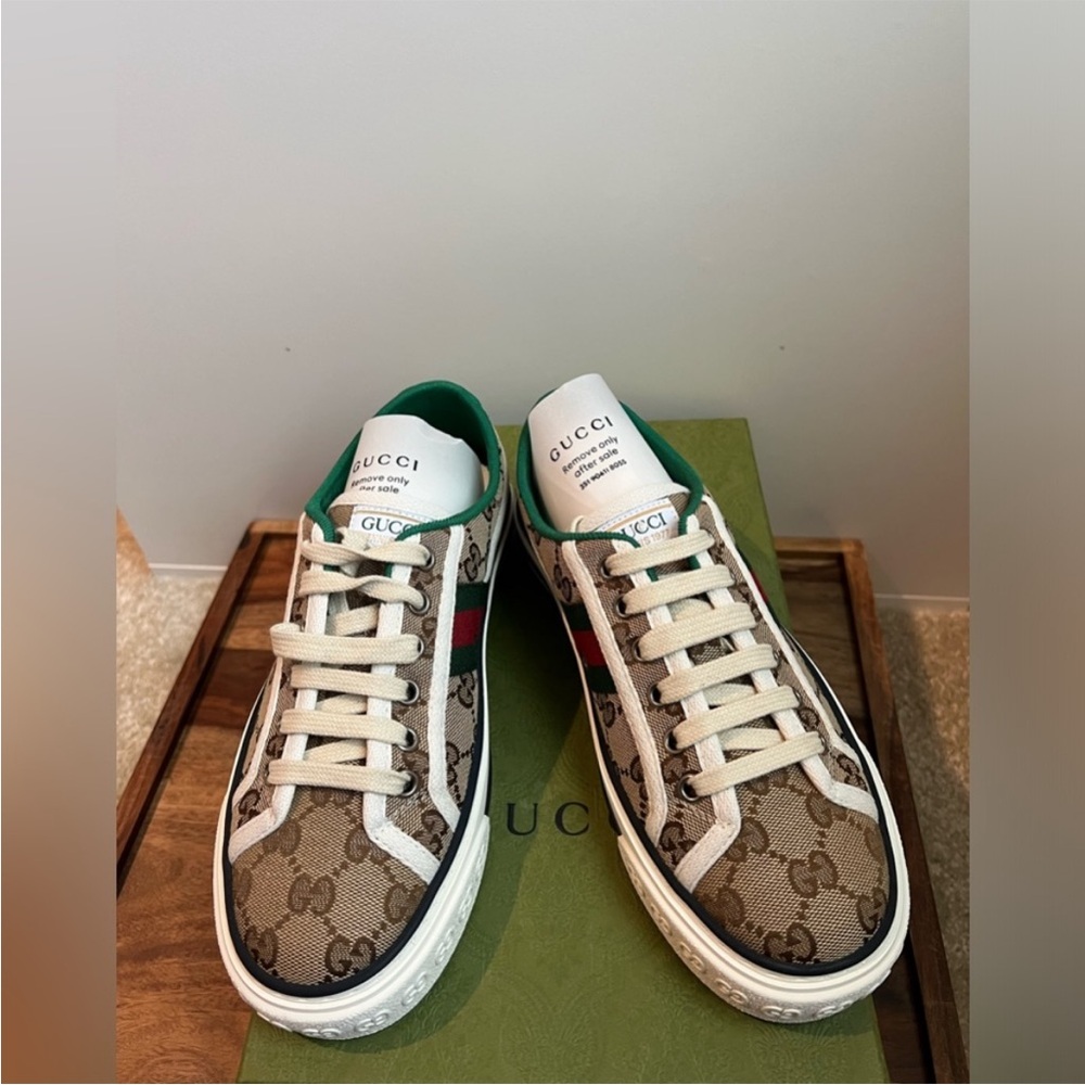 Tennis 1977 Platform Sneaker, size 36